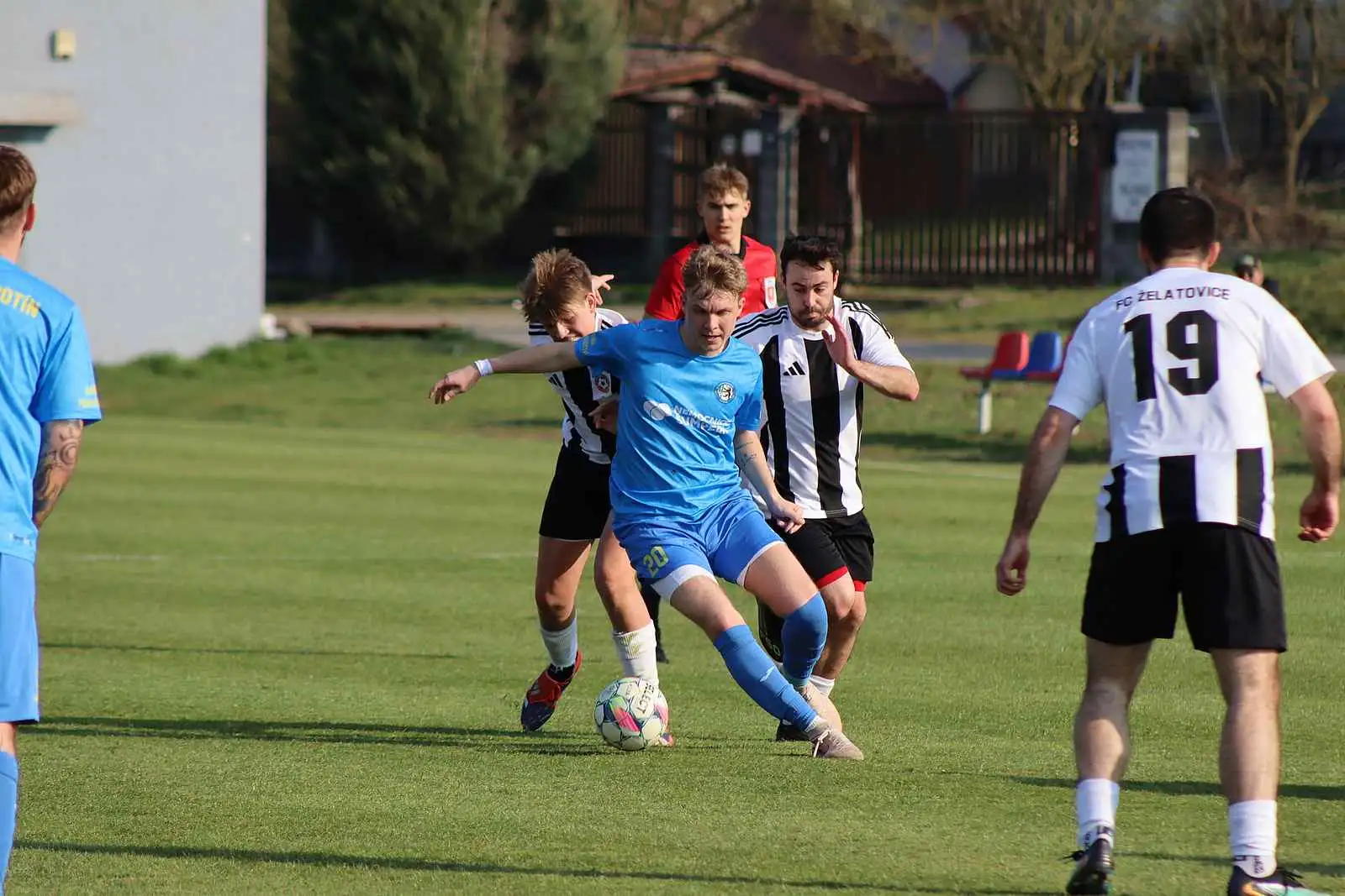 Dvě penalty, sedm gólů. Rapotín v divokém závěru urval výhru v Želatovicích