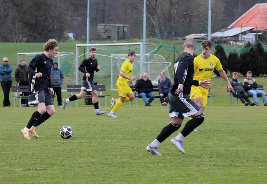 Derby Rapotína s Postřelmovem bez vítěze, výsledek se zrodil už v první půli