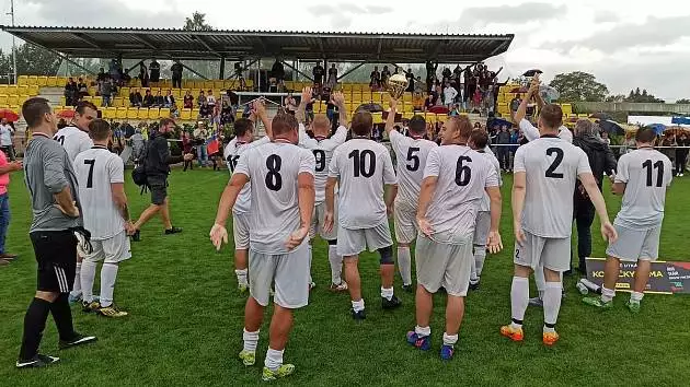 Oskava ovládla pohár. Televizní utkání rozhodl Novák 