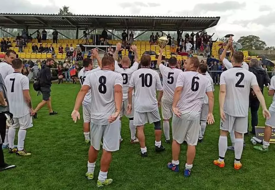 Oskava ovládla pohár. Televizní utkání rozhodl Novák 